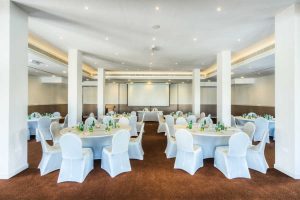 Sifawy Hotel Al Majlis Meeting Room Round Table Style Jebel Sifah Oman